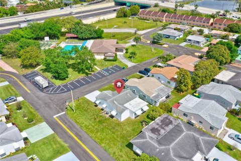 Villa ou maison à vendre à Tamarac, Floride: 2 chambres, 111.85 m2 № 1068005 - photo 6