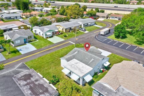 Casa en venta en Tamarac, Florida, 2 dormitorios, 111.85 m2 № 1068005 - foto 8