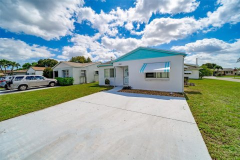 Casa en venta en Tamarac, Florida, 2 dormitorios, 111.85 m2 № 1068005 - foto 10