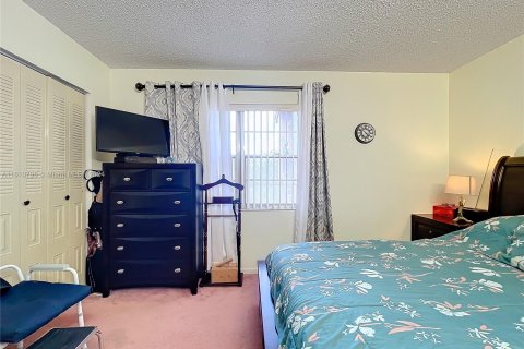 Condominio en venta en Pembroke Pines, Florida, 1 dormitorio, 78.04 m2 № 1232944 - foto 16