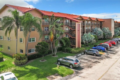 Condominio en venta en Pembroke Pines, Florida, 1 dormitorio, 78.04 m2 № 1232944 - foto 1