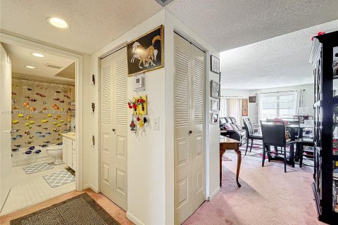 Condominio en venta en Pembroke Pines, Florida, 1 dormitorio, 78.04 m2 № 1232944 - foto 21
