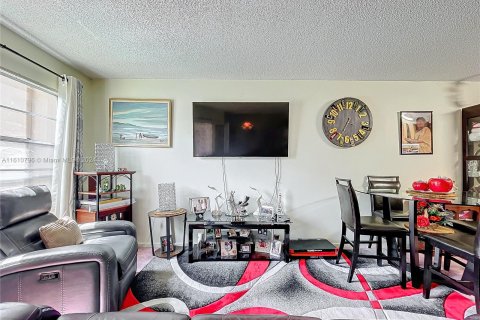 Condominio en venta en Pembroke Pines, Florida, 1 dormitorio, 78.04 m2 № 1232944 - foto 5