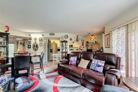 Condominio en venta en Pembroke Pines, Florida, 1 dormitorio, 78.04 m2 № 1232944 - foto 3