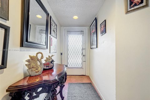 Condominio en venta en Pembroke Pines, Florida, 1 dormitorio, 78.04 m2 № 1232944 - foto 22