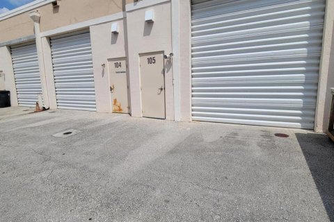 Propiedad comercial en venta en West Palm Beach, Florida № 1035898 - foto 17