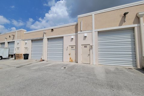 Propiedad comercial en venta en West Palm Beach, Florida № 1035898 - foto 10