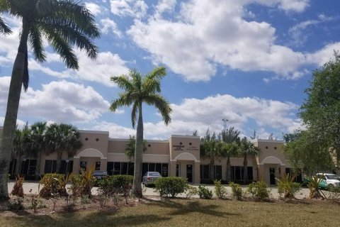 Commercial property in West Palm Beach, Florida № 1035898 - photo 11