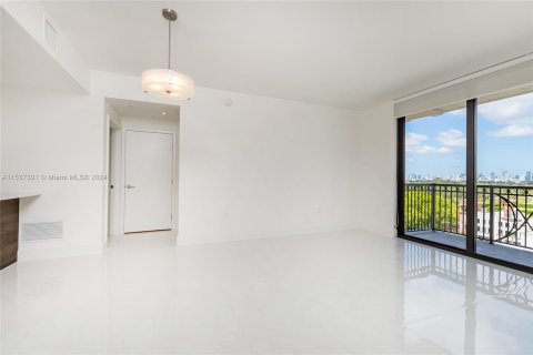 Condominio en venta en Coral Gables, Florida, 3 dormitorios, 102.84 m2 № 1021673 - foto 18