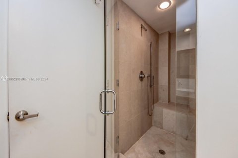 Condominio en alquiler en Miami, Florida, 1 dormitorio, 68 m2 № 1356903 - foto 11