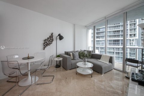 Condo in Miami, Florida, 1 bedroom  № 1356903 - photo 4