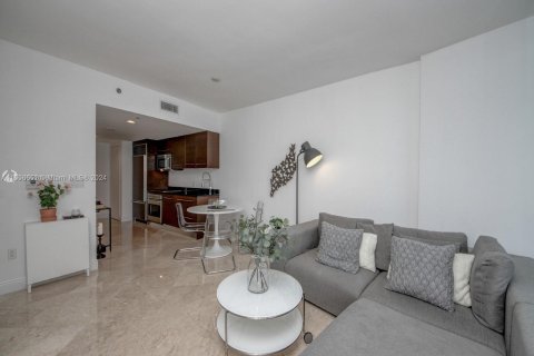 Condo in Miami, Florida, 1 bedroom  № 1356903 - photo 5