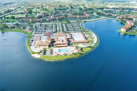 Condominio en venta en Pembroke Pines, Florida, 1 dormitorio, 75.34 m2 № 1356902 - foto 18