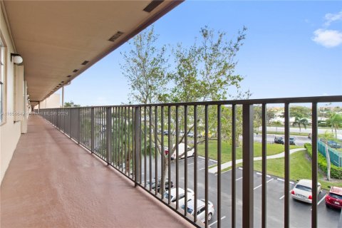 Condominio en venta en Pembroke Pines, Florida, 1 dormitorio, 75.34 m2 № 1356902 - foto 14