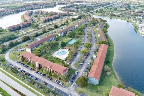 Condominio en venta en Pembroke Pines, Florida, 1 dormitorio, 75.34 m2 № 1356902 - foto 17