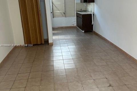 Propiedad comercial en alquiler en Miami, Florida, 229.93 m2 № 1356988 - foto 1