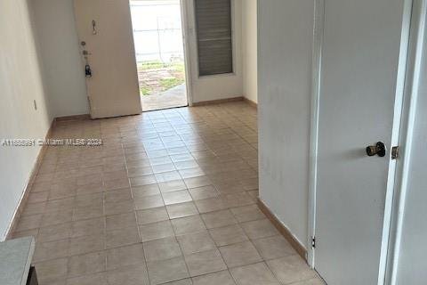 Propiedad comercial en alquiler en Miami, Florida, 229.93 m2 № 1356988 - foto 4