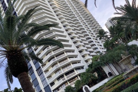 Condominio en venta en Aventura, Florida, 2 dormitorios, 144.93 m2 № 1356986 - foto 3