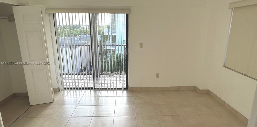 Condominio en Miami, Florida, 1 dormitorio  № 1356987