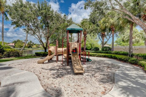 Adosado en venta en Palm Beach Gardens, Florida, 2 dormitorios, 144.37 m2 № 1072781 - foto 2