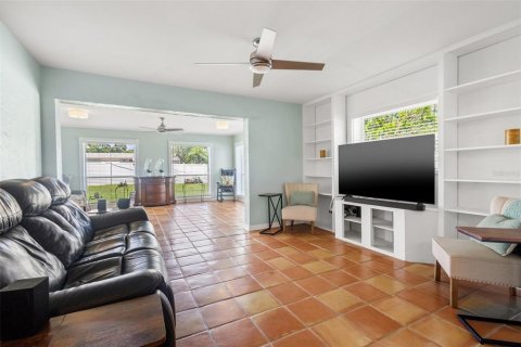 Casa en venta en Saint Petersburg, Florida, 3 dormitorios, 178.93 m2 № 1343778 - foto 23