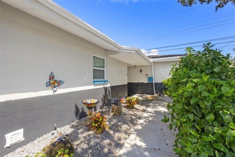 Casa en venta en Saint Petersburg, Florida, 3 dormitorios, 178.93 m2 № 1343778 - foto 2