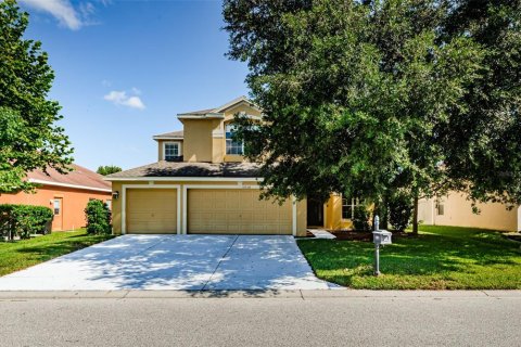 House in New Port Richey, Florida 6 bedrooms, 245.73 sq.m. № 1343777 - photo 2