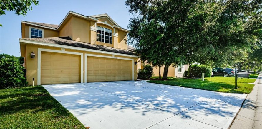 House in New Port Richey, Florida 6 bedrooms, 245.73 sq.m. № 1343777