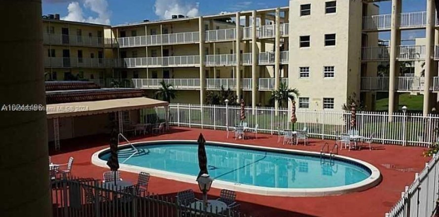 Condo à Lauderhill, Floride, 2 chambres  № 1059522