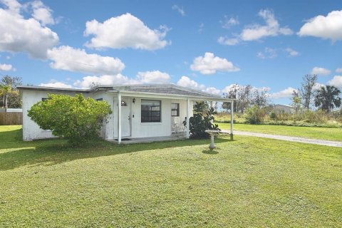 House in Punta Gorda, Florida 2 bedrooms, 105.44 sq.m. № 1428630 - photo 2