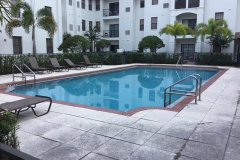 Condo in Orlando, Florida, 2 bedrooms  № 1397329 - photo 22