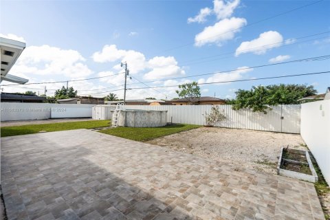 Casa en venta en Miami, Florida, 3 dormitorios, 86.96 m2 № 1418227 - foto 23