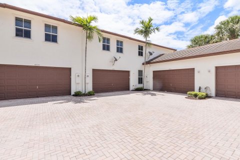 Townhouse in Coconut Creek, Florida 3 bedrooms, 164.25 sq.m. № 1171135 - photo 8