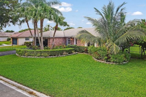 House in Coral Springs, Florida 4 bedrooms, 214.88 sq.m. № 1320668 - photo 2