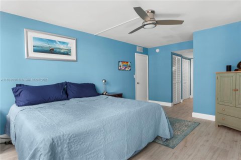 Condo in Miami Beach, Florida, 2 bedrooms  № 1320665 - photo 16