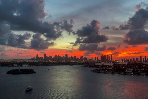 Condo in Miami Beach, Florida, 2 bedrooms  № 1320665 - photo 29