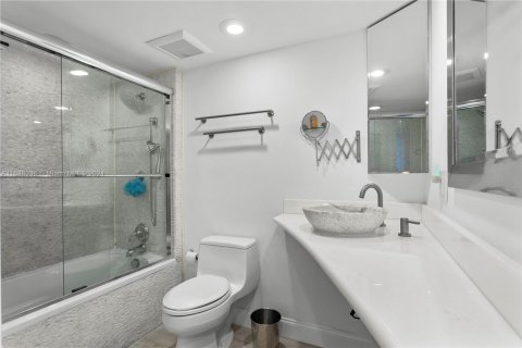 Condo in Miami Beach, Florida, 2 bedrooms  № 1320665 - photo 21