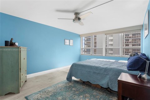 Condo in Miami Beach, Florida, 2 bedrooms  № 1320665 - photo 18