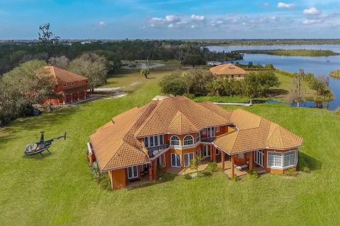 Villa ou maison à vendre à Punta Gorda, Floride: 7 chambres, 667.13 m2 № 1246437 - photo 1