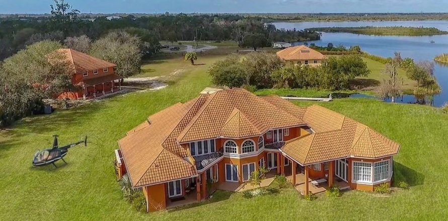 Casa en Punta Gorda, Florida 7 dormitorios, 667.13 m2 № 1246437