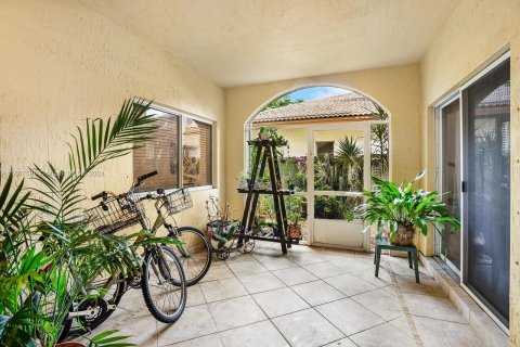 House in Miami, Florida 5 bedrooms, 254.55 sq.m. № 1384081 - photo 6