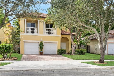 Villa ou maison à vendre à Miami, Floride: 5 chambres, 254.55 m2 № 1384081 - photo 1