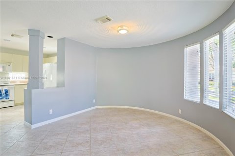 House in Coconut Creek, Florida 3 bedrooms, 175.77 sq.m. № 1384111 - photo 6