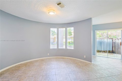 House in Coconut Creek, Florida 3 bedrooms, 175.77 sq.m. № 1384111 - photo 7