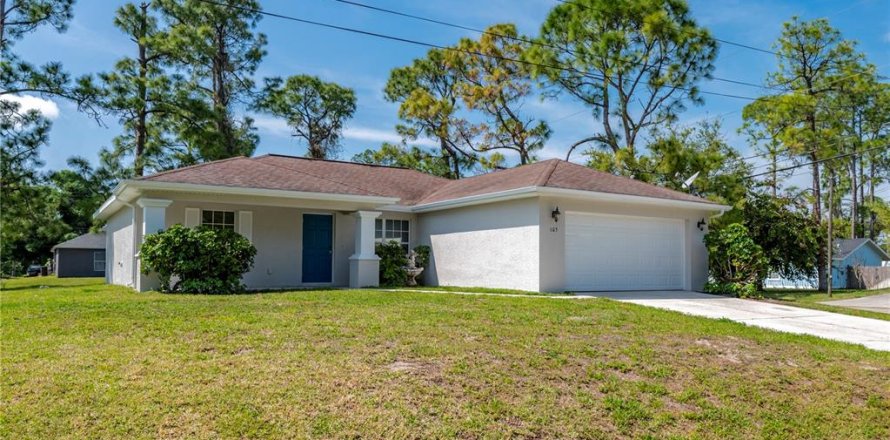 House in Lehigh Acres, Florida 3 bedrooms, 130.81 sq.m. № 1056467