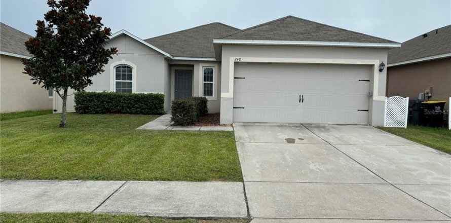 House in Davenport, Florida 3 bedrooms, 142.33 sq.m. № 1373039