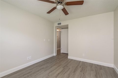 Condo in Seminole, Florida, 2 bedrooms  № 1373040 - photo 18