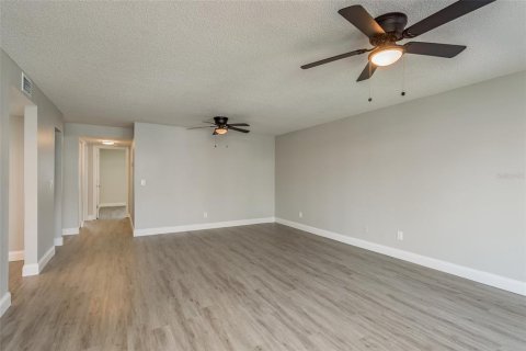 Copropriété à vendre à Seminole, Floride: 2 chambres, 102.66 m2 № 1373040 - photo 6