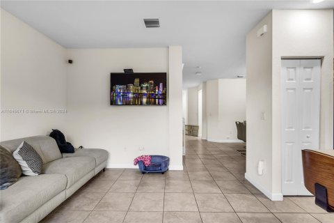 Touwnhouse à vendre à Hialeah, Floride: 3 chambres, 158.58 m2 № 1328874 - photo 6