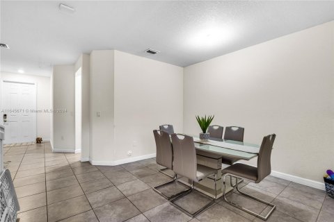 Touwnhouse à vendre à Hialeah, Floride: 3 chambres, 158.58 m2 № 1328874 - photo 11